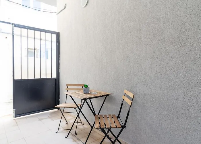 Elegant Apartment For Friends & Couples